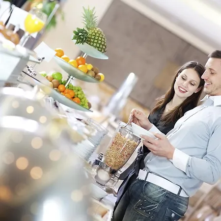 Elba Aeropuerto Business & Convention Hotel 4*